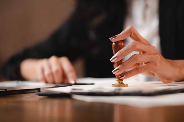 Notaire à Saint-Cyr : les raisons de l'engager